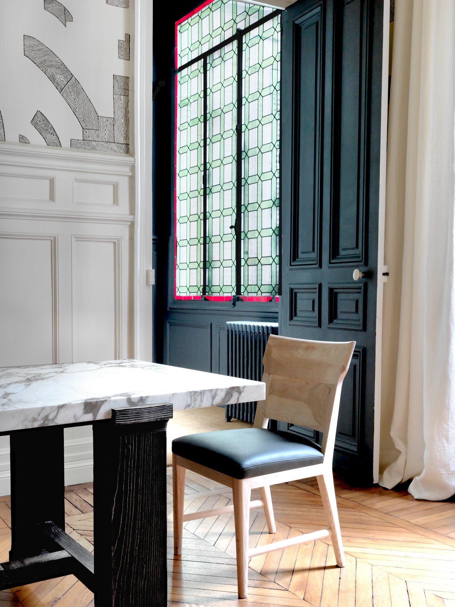 G&B---table-and-chair
